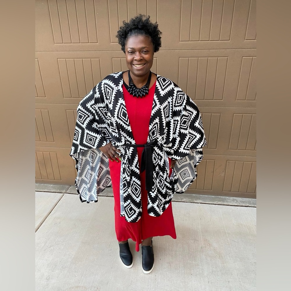 EUC Lularoe Savannah Black and White Geometric Kaftan